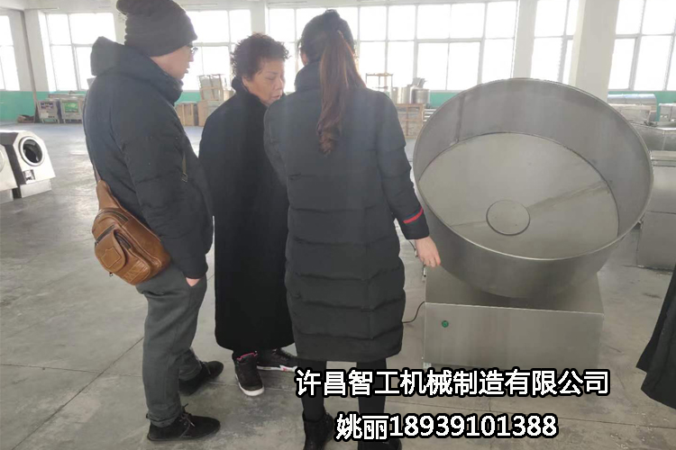 陜西客戶來許昌智工考察試機湯圓機，制餡非常滿意，現(xiàn)場定機
