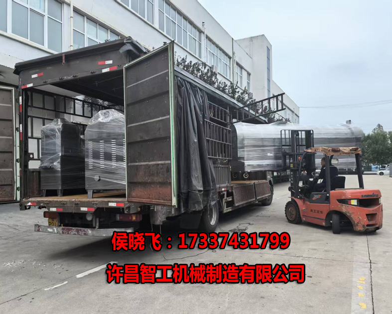 10.7日，許昌智工4米生產(chǎn)線(xiàn)配100斤炒貨機(jī)專(zhuān)車(chē)發(fā)貨